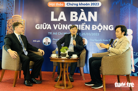 Định giá cổ phiếu Việt Nam rẻ nhất châu Á, nên gom hay đứng ngoài? - Ảnh 1. Định giá cổ phiếu Việt Nam rẻ nhất châu Á, nên gom hay đứng ngoài? - Ảnh 1.