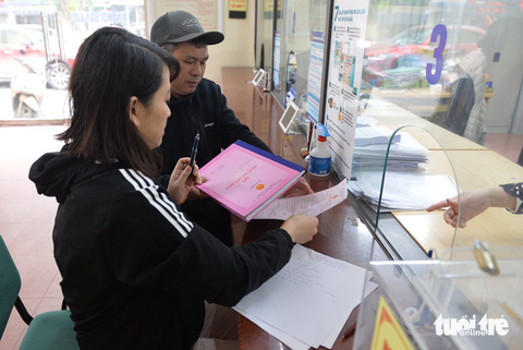 Chấn chỉnh cán bộ, không được bắt dân xác nhận cư trú - Ảnh 1. Chấn chỉnh cán bộ, không được bắt dân xác nhận cư trú - Ảnh 1.