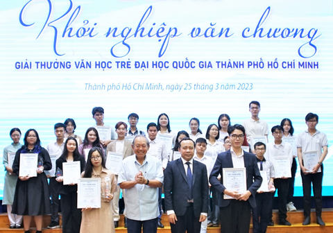 ‘Uống trà với lòng mình’ đoạt giải nhất Khởi nghiệp văn chương - Ảnh 1. ‘Uống trà với lòng mình’ đoạt giải nhất Khởi nghiệp văn chương - Ảnh 1.