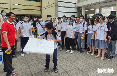 Gần 3.000 học sinh bung xõa tại ngày hội toán và khoa học tự nhiên - Ảnh 1. Gần 3.000 học sinh bung xõa tại ngày hội toán và khoa học tự nhiên - Ảnh 1.