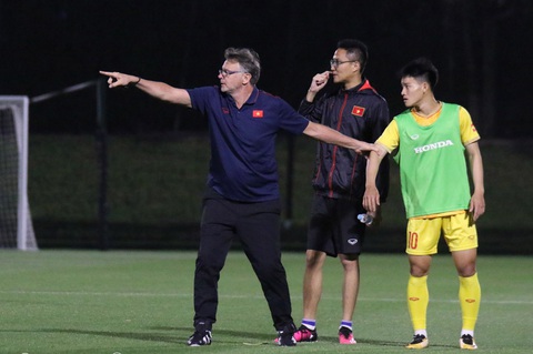 HLV Troussier yêu cầu U23 Việt Nam chơi nhanh hơn nữa - Ảnh 1. HLV Troussier yêu cầu U23 Việt Nam chơi nhanh hơn nữa - Ảnh 1.