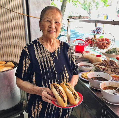 Đưa bánh mì Việt thành thương hiệu quốc tế - Ảnh 3. Một quán bánh mì ở Hội An được khen ngợi trên website du lịch nổi tiếng TripAdvisor