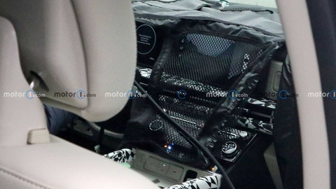 Lộ nội thất Hyundai Santa Fe 2024: Màn hình lớn, lẫy chuyển số sau vô lăng như xe thể thao - Ảnh 10. Lộ nội thất Hyundai Santa Fe 2024: Màn hình lớn, lẫy chuyển số sau vô lăng như xe thể thao - Ảnh 10.