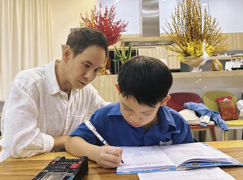 Ảnh vui sao Việt 25-3: Hoàng Thùy lột xác ngoạn mục sau 12 năm - Ảnh 8. Ảnh vui sao Việt 25-3: Hoàng Thùy lột xác ngoạn mục sau 12 năm - Ảnh 8.