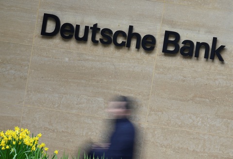 Châu Âu căng thẳng sau cú sốc Credit Suisse, cổ phiếu ngân hàng lao dốc - Ảnh 1. Châu Âu căng thẳng sau cú sốc Credit Suisse, cổ phiếu ngân hàng lao dốc - Ảnh 1.