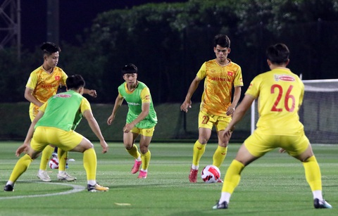 HLV Troussier yêu cầu U23 Việt Nam chơi nhanh hơn nữa - Ảnh 2. HLV Troussier yêu cầu U23 Việt Nam chơi nhanh hơn nữa - Ảnh 2.