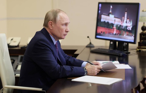 Ông Putin nói phương Tây khởi xướng xung đột Ukraine - Ảnh 1. Ông Putin nói phương Tây khởi xướng xung đột Ukraine - Ảnh 1.