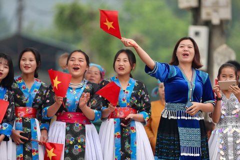 Hoàng Nguyên Thanh, Lê Thị Tuyết vô địch giải marathon quốc gia 2023 - Ảnh 5. Hoàng Nguyên Thanh, Lê Thị Tuyết vô địch giải marathon quốc gia 2023 - Ảnh 5.