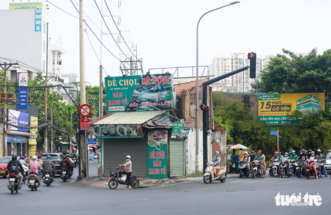 Căn nhà 4 mặt tiền nằm giữa đường suốt 10 năm chưa giải tỏa được ở TP.HCM - Ảnh 3. Căn nhà 4 mặt tiền nằm giữa đường suốt 10 năm chưa giải tỏa được ở TP.HCM - Ảnh 3.