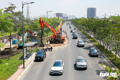 Khẩn trương khắc phục sự cố bể đường ống nước lớn ở TP.HCM - Ảnh 2. Khẩn trương khắc phục sự cố bể đường ống nước lớn ở TP.HCM - Ảnh 2.