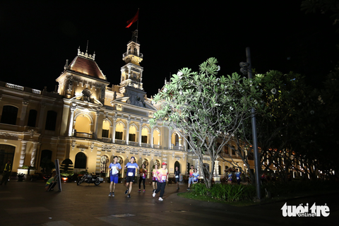 4.000 người chạy đêm giải District 1 Midnight Run ở trung tâm TP.HCM - Ảnh 5. 4.000 người chạy đêm giải District 1 Midnight Run ở trung tâm TP.HCM - Ảnh 5.
