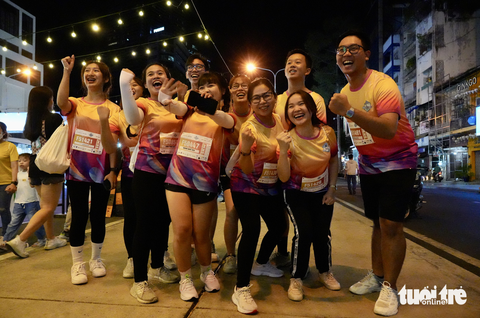 4.000 người chạy đêm giải District 1 Midnight Run ở trung tâm TP.HCM - Ảnh 6. 4.000 người chạy đêm giải District 1 Midnight Run ở trung tâm TP.HCM - Ảnh 6.