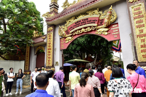 Những điểm đến thú vị trong tour Bình Thạnh, vùng đất thanh bình - Ảnh 4. Đền thờ Hai Bà Trưng - Đức Thánh Mẫu Phủ Dầy là nơi duy nhất tại TP.HCM thờ hai bà Trưng Trắc và Trưng Nhị - nữ anh hùng dân tộc - Ảnh: T.T.D