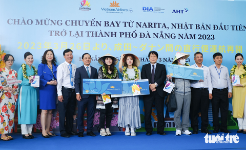 Du khách Nhật Bản trở lại Đà Nẵng trên đường bay thẳng - Ảnh 2. Du khách Nhật Bản trở lại Đà Nẵng trên đường bay thẳng - Ảnh 2.