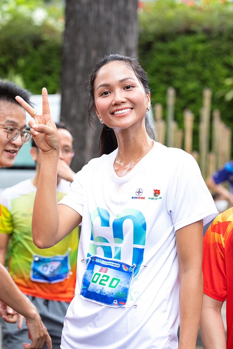 Ảnh vui sao Việt 26-3: Bố con Ông Cao Thắng tấu hề - Ảnh 9. Ảnh vui sao Việt 26-3: Bố con Ông Cao Thắng tấu hề - Ảnh 9.