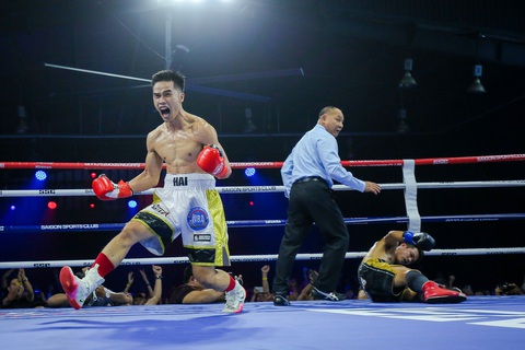 Niềm vui của Nguyễn Ngọc Hải sau khi giành đai boxing chuyên nghiệp đầu tiên trong sự nghiệp - Ảnh: SSC Niềm vui của Nguyễn Ngọc Hải sau khi giành đai boxing chuyên nghiệp đầu tiên trong sự nghiệp - Ảnh: SSC