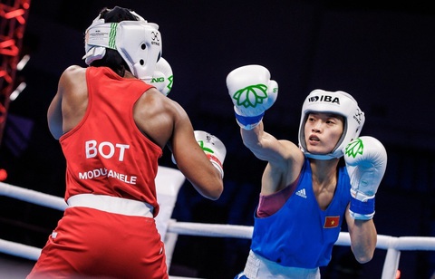 Trực tuyến: Nguyễn Thị Tâm đấu chung kết giải boxing thế giới - Ảnh 3. Nguyễn Thị Tâm (phải) đang thi đấu ấn tượng ở Giải boxing nữ vô địch thế giới - Ảnh: IBA