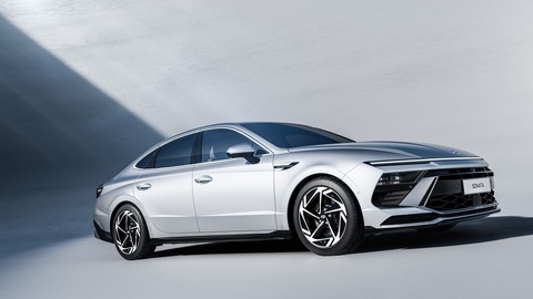 Hyundai Sonata 2023 ra mắt: Thay đổi toàn diện, mong cải thiện doanh số - Ảnh 1. Hyundai Sonata 2023 ra mắt: Thay đổi toàn diện, mong cải thiện doanh số - Ảnh 1.