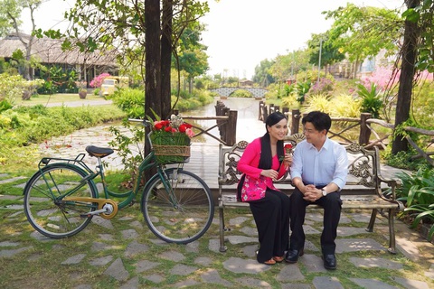 Hoa hậu Thiên Ân thực hiện dự án Học sách; Xuất hiện bản sao cố nghệ sĩ Minh Phụng - Ảnh 4. Hoa hậu Thiên Ân thực hiện dự án Học sách; Xuất hiện bản sao cố nghệ sĩ Minh Phụng - Ảnh 4.
