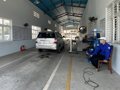 Thiếu hụt nơi đăng kiểm, tài xế Huế, Quảng Nam dồn về Đà Nẵng - Ảnh 2. Thiếu hụt nơi đăng kiểm, tài xế Huế, Quảng Nam dồn về Đà Nẵng - Ảnh 2.