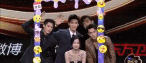 Đêm hội Weibo: Dương Mịch né tránh Lưu Diệc Phi, Huỳnh Hiểu Minh sượng khi đụng Angelababy - Ảnh 9. Đêm hội Weibo: Dương Mịch né tránh Lưu Diệc Phi, Huỳnh Hiểu Minh sượng khi đụng Angelababy - Ảnh 9.