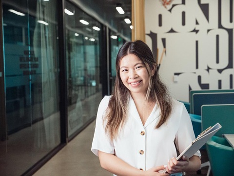 8 mẹo "tỏa sáng" trên thị trường việc làm - Ảnh 2. Hãy tạo dựng hình ảnh ấn tượng, chuyên nghiệp trên internet - Ảnh: Pexels