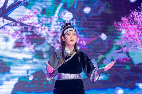 Hoa hậu Thiên Ân thực hiện dự án Học sách; Xuất hiện bản sao cố nghệ sĩ Minh Phụng - Ảnh 7. Hoa hậu Thiên Ân thực hiện dự án Học sách; Xuất hiện bản sao cố nghệ sĩ Minh Phụng - Ảnh 7.