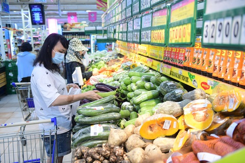Hàng loạt sản phẩm thực phẩm tươi sống đang được Co.opmart áp dụng khuyến mãi sâu - Ảnh: QUANG ĐỊNH Hàng loạt sản phẩm thực phẩm tươi sống đang được Co.opmart áp dụng khuyến mãi sâu - Ảnh: QUANG ĐỊNH