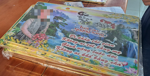 Chụp hình thẻ miễn phí cho người già nhưng thu phí cao - Ảnh 1. Chụp hình thẻ miễn phí cho người già nhưng thu phí cao - Ảnh 1.
