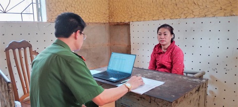 Rút tiền ăn của học sinh, nữ hiệu trưởng bị bắt - Ảnh 1. Rút tiền ăn của học sinh, nữ hiệu trưởng bị bắt - Ảnh 1.