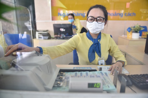 Ngân hàng đua tăng, giờ lại đua… giảm lãi suất huy động - Ảnh 1. Ngân hàng đua tăng, giờ lại đua… giảm lãi suất huy động - Ảnh 1.