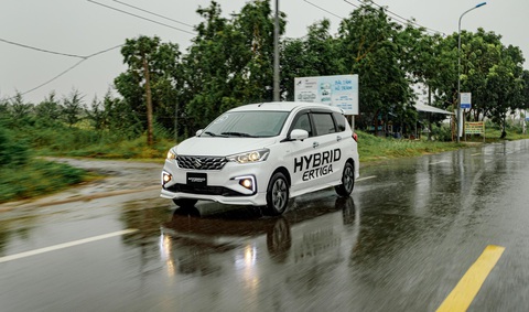 Khả năng vận hành ấn tượng của mẫu xe 7 chỗ cỡ nhỏ Suzuki XL7 - Ảnh 2. Mẫu xe Hybrid Ertiga với trang bị công nghệ SHVS mới giúp xe tiết kiệm nhiên liệu, gọn nhẹ hơn và vận hành hiệu quả, có giá chỉ từ 539 triệu đồng
