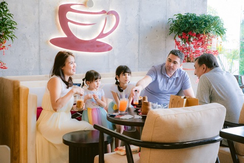 Những tiện ích xanh nổi bật vì sức khỏe tại Diamond Lotus Riverside - Ảnh 3. Một góc nhỏ của quán cafe theo phong cách Hungary đặt tại Diamond Lotus Riverside để cư dân, gia đình và bạn bè có những giây phút tụ họp cùng nhau