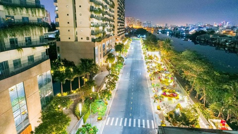Những tiện ích xanh nổi bật vì sức khỏe tại Diamond Lotus Riverside - Ảnh 6. "Công viên bền vững" với hàng nghìn cây xanh nằm cạnh bờ sông được trang trí các tiểu cảnh hoa và đèn tạo nên vẻ đẹp nên thơ giữa Sài Gòn đô hội