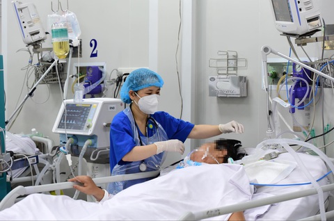 Bệnh nhân điều trị tại khoa bệnh nhiệt đới, Bệnh viện Chợ Rẫy do bị rắn cắn - Ảnh: DUYÊN PHAN Bệnh nhân điều trị tại khoa bệnh nhiệt đới, Bệnh viện Chợ Rẫy do bị rắn cắn - Ảnh: DUYÊN PHAN