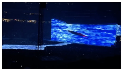 Taylor Swift bơi lội như tiên cá trong show diễn để đời The Eras tour - Ảnh 6. Taylor Swift bơi lội như tiên cá trong show diễn để đời The Eras tour - Ảnh 6.