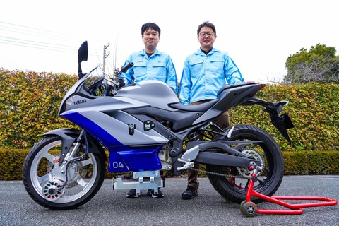Xe máy Yamaha tự cân bằng, sắp có thể tự lái như ô tô - Ảnh 4. Xe máy Yamaha tự cân bằng, sắp có thể tự lái như ô tô - Ảnh 4.