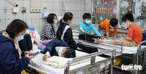 Hơn 50 học sinh bị ngộ độc, tình trạng sức khỏe ra sao? - Ảnh 1. Hơn 50 học sinh bị ngộ độc, tình trạng sức khỏe ra sao? - Ảnh 1.
