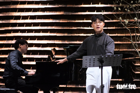 Thế Huy trình diễn cùng pianist Nguyễn Lữ Hiệp trong đêm Fauré mở màn chuỗi Vocal Récital về các nhà soạn nhạc - Ảnh: HUỲNH VY Thế Huy trình diễn cùng pianist Nguyễn Lữ Hiệp trong đêm Fauré mở màn chuỗi Vocal Récital về các nhà soạn nhạc - Ảnh: HUỲNH VY