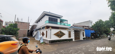 Gia đình chủ tịch phường xây dãy 9 căn nhà liền kề không phép - Ảnh 2. Gia đình chủ tịch phường xây dãy 9 căn nhà liền kề không phép - Ảnh 2.