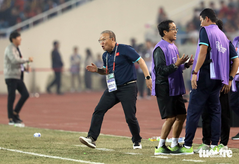 HLV Park Hang Seo và trợ lý Lee Young Jin sẽ cầm quân ở V-League? - Ảnh 2. HLV Park Hang Seo và trợ lý Lee Young Jin sẽ cầm quân ở V-League? - Ảnh 2.