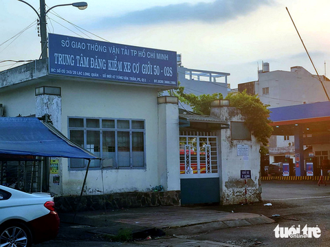 Công an khám xét Trung tâm đăng kiểm 50-02S, quận 11, TP.HCM - Ảnh 2. Công an khám xét Trung tâm đăng kiểm 50-02S, quận 11, TP.HCM - Ảnh 2.