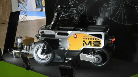 Xe máy điện gấp gọn, có thể sạc ngược lại cho điện thoại - Ảnh 4. Xe máy điện gấp gọn, có thể sạc ngược lại cho điện thoại - Ảnh 4.