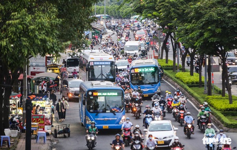 Tôi U70 và xe buýt là phương tiện yêu thích - Ảnh 1. Tôi U70 và xe buýt là phương tiện yêu thích - Ảnh 1.