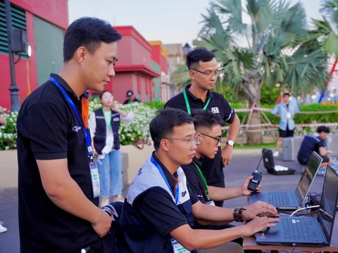 Drone Show: ‘bữa tiệc ánh sáng’ của hơn 300 thiết bị bay không người lái - Ảnh 2. Drone Show: ‘bữa tiệc ánh sáng’ của hơn 300 thiết bị bay không người lái - Ảnh 2.