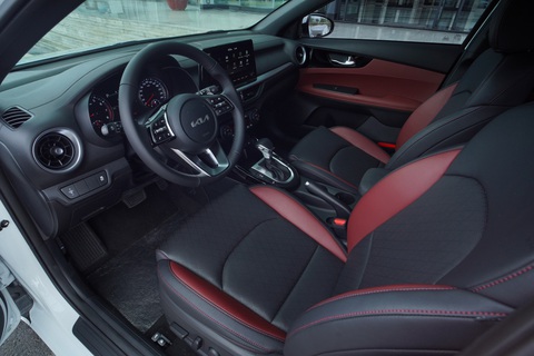 Kia K3 ưu đãi 50% phí trước bạ, tăng sức cạnh tranh trong phân khúc C-sedan - Ảnh 4. Kia K3 ưu đãi 50% phí trước bạ, tăng sức cạnh tranh trong phân khúc C-sedan - Ảnh 4.