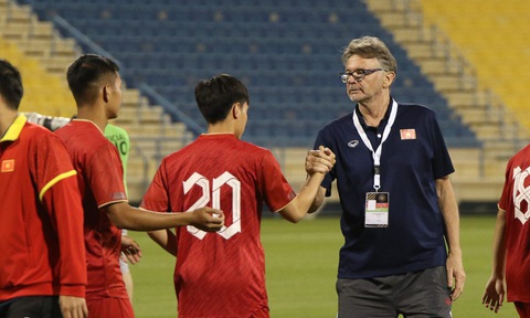 Mong U23 Việt Nam đi đúng hướng như lời HLV Troussier, chứ nhìn đội đá chán quá - Ảnh 1. Mong U23 Việt Nam đi đúng hướng như lời HLV Troussier, chứ nhìn đội đá chán quá - Ảnh 1.