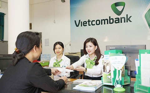 Vietcombank tiếp tục chinh phục những đỉnh cao mới - Ảnh 1. Vietcombank cam kết tiếp tục miễn giảm lãi, phí nhằm hỗ trợ khách hàng phục hồi và phát triển kinh tế - Ảnh: VCB