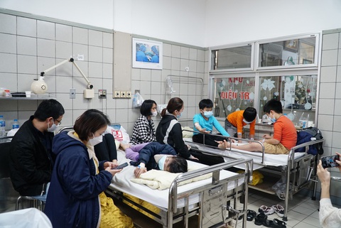Hiện còn 5 học sinh Trường tiểu học Kim Giang (Hà Nội) đang điều trị tại Bệnh viện Bạch Mai - Ảnh: NGUYỄN HIỀN Sáng 29-3, còn 5 học sinh Trường tiểu học Kim Giang (Hà Nội) điều trị tại Bệnh viện Bạch Mai - Ảnh: NGUYỄN HIỀN