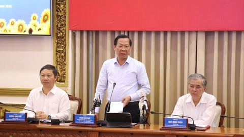 Chủ tịch Phan Văn Mãi: Bàn ngày, bàn đêm gỡ vướng cho doanh nghiệp - Ảnh 1. Chủ tịch Phan Văn Mãi: Bàn ngày, bàn đêm gỡ vướng cho doanh nghiệp - Ảnh 1.
